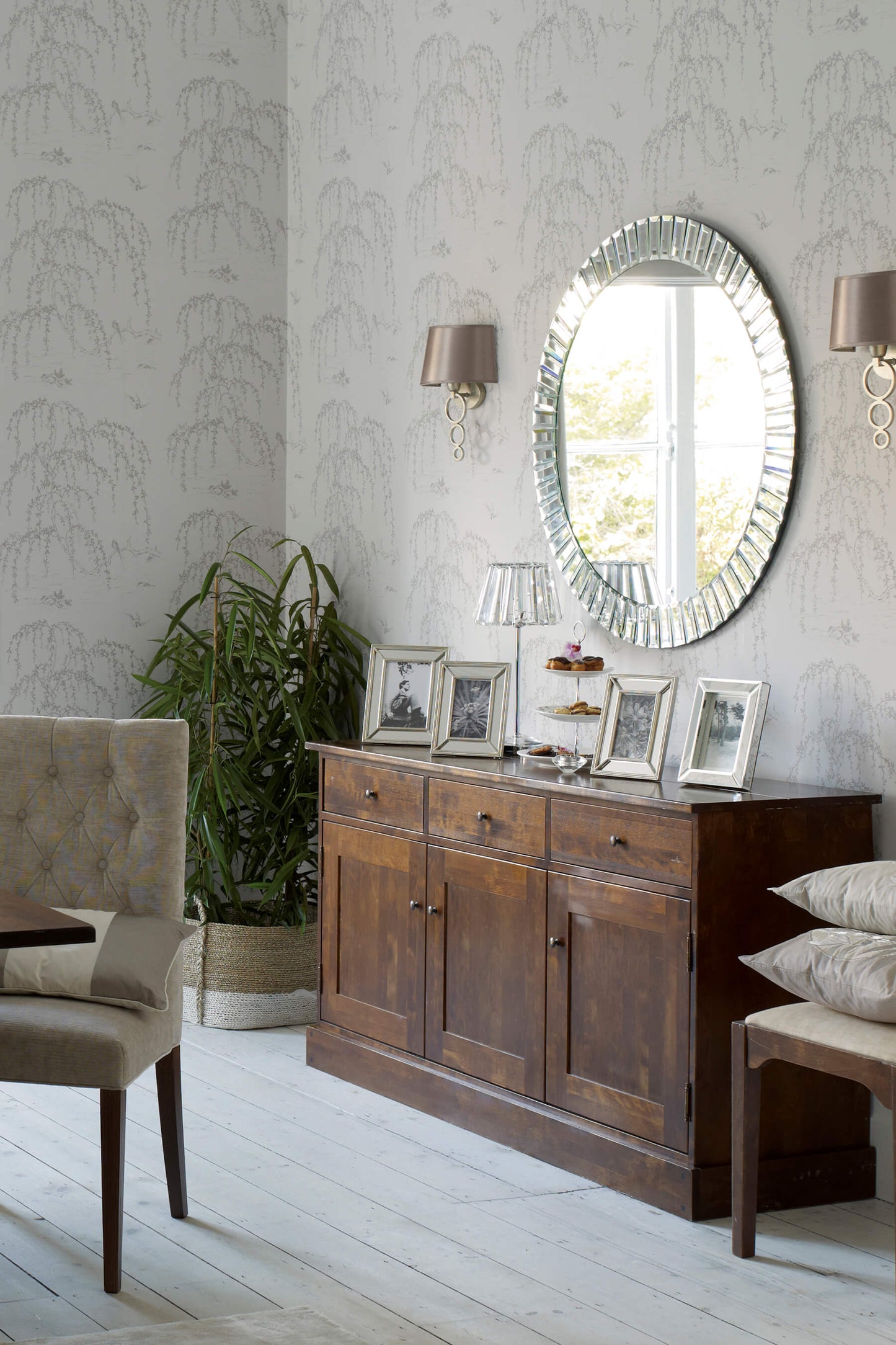 Garrat 3-door chest of drawers with 3 drawers