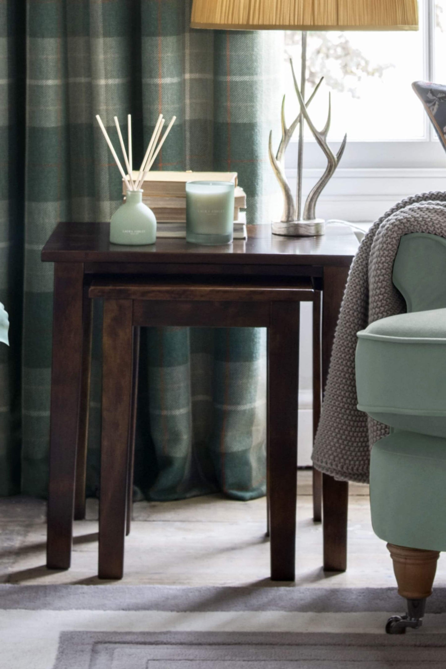 Garrat 2 folding tables