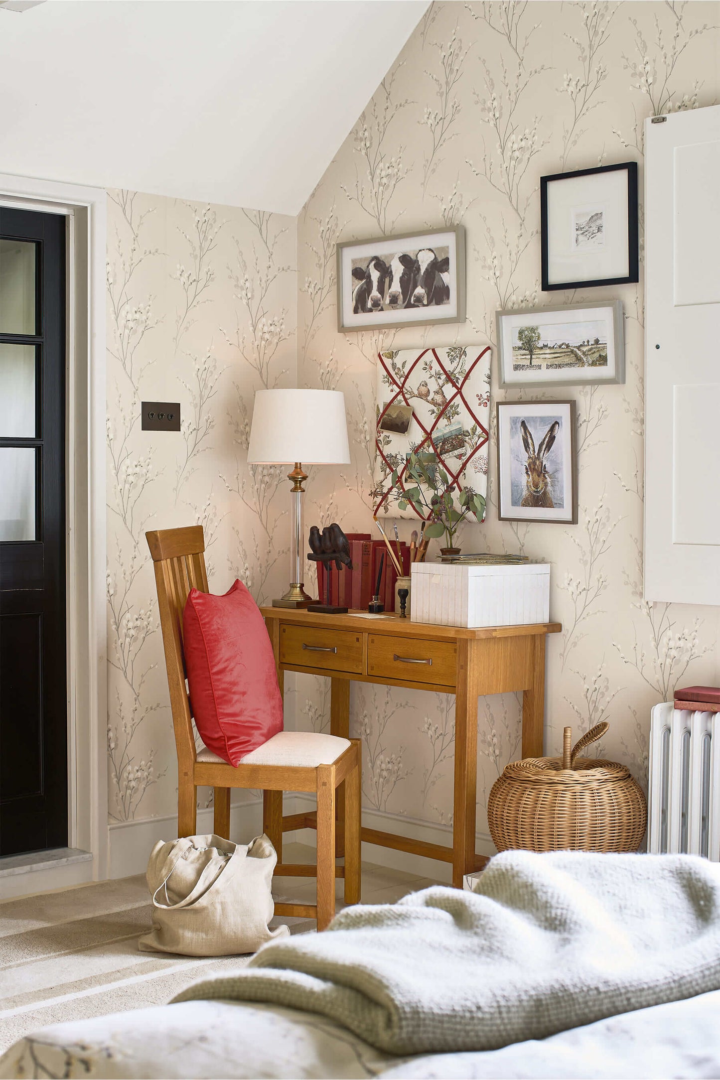 Milton console with 2 drawers