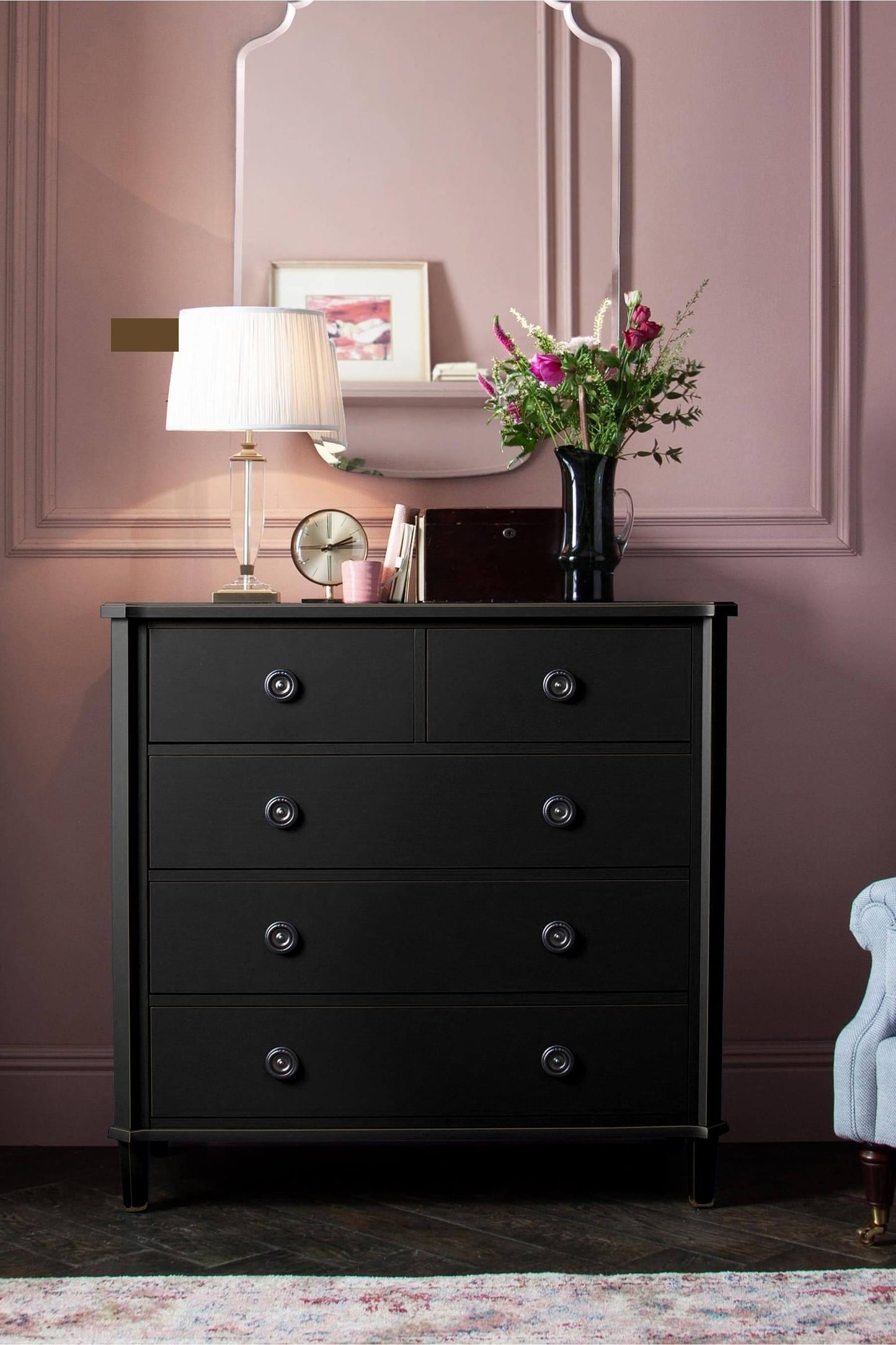 Henshaw chest of drawers with 5 drawers