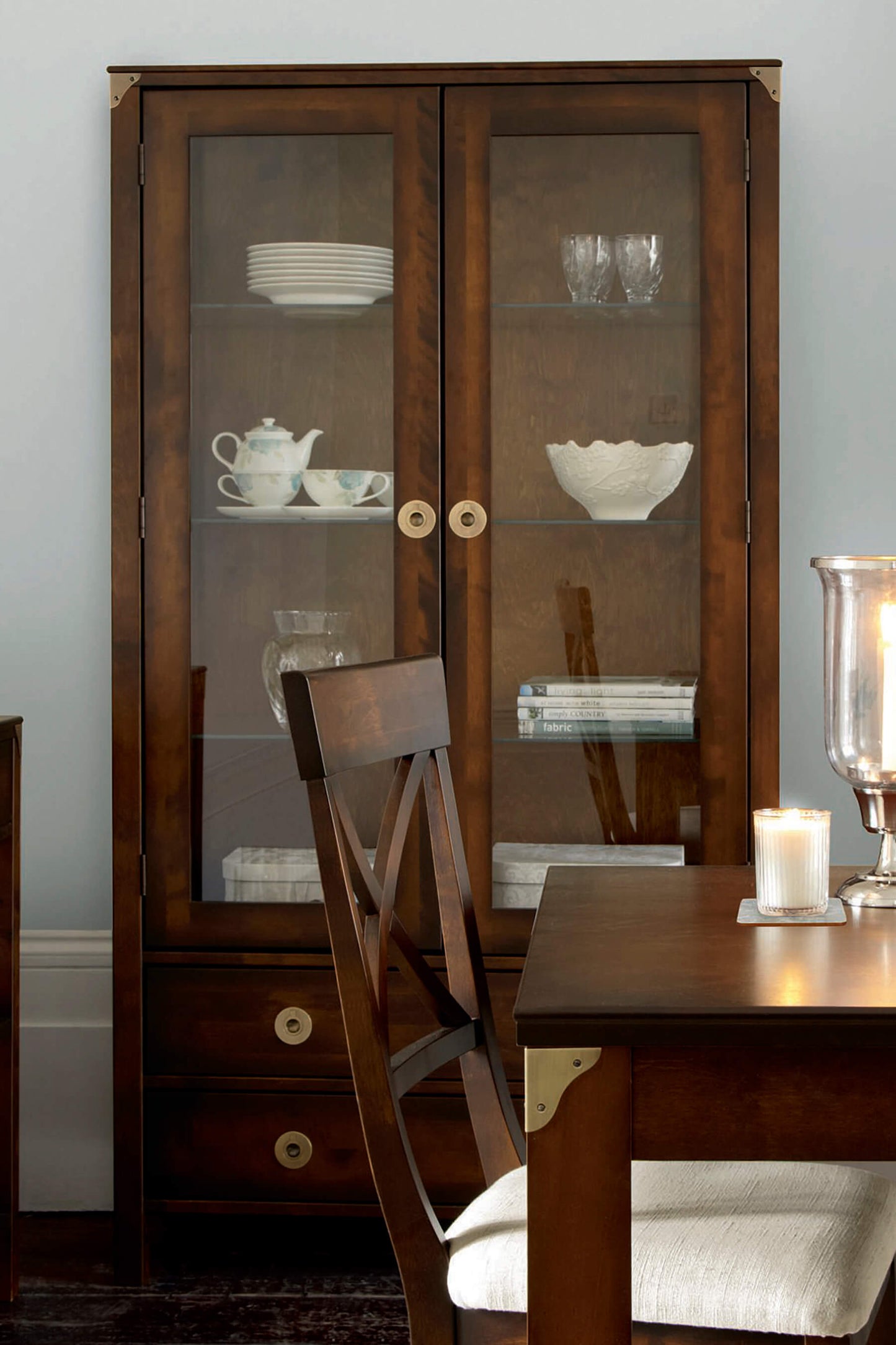 Balmoral 2-door display cabinet with 2 drawers