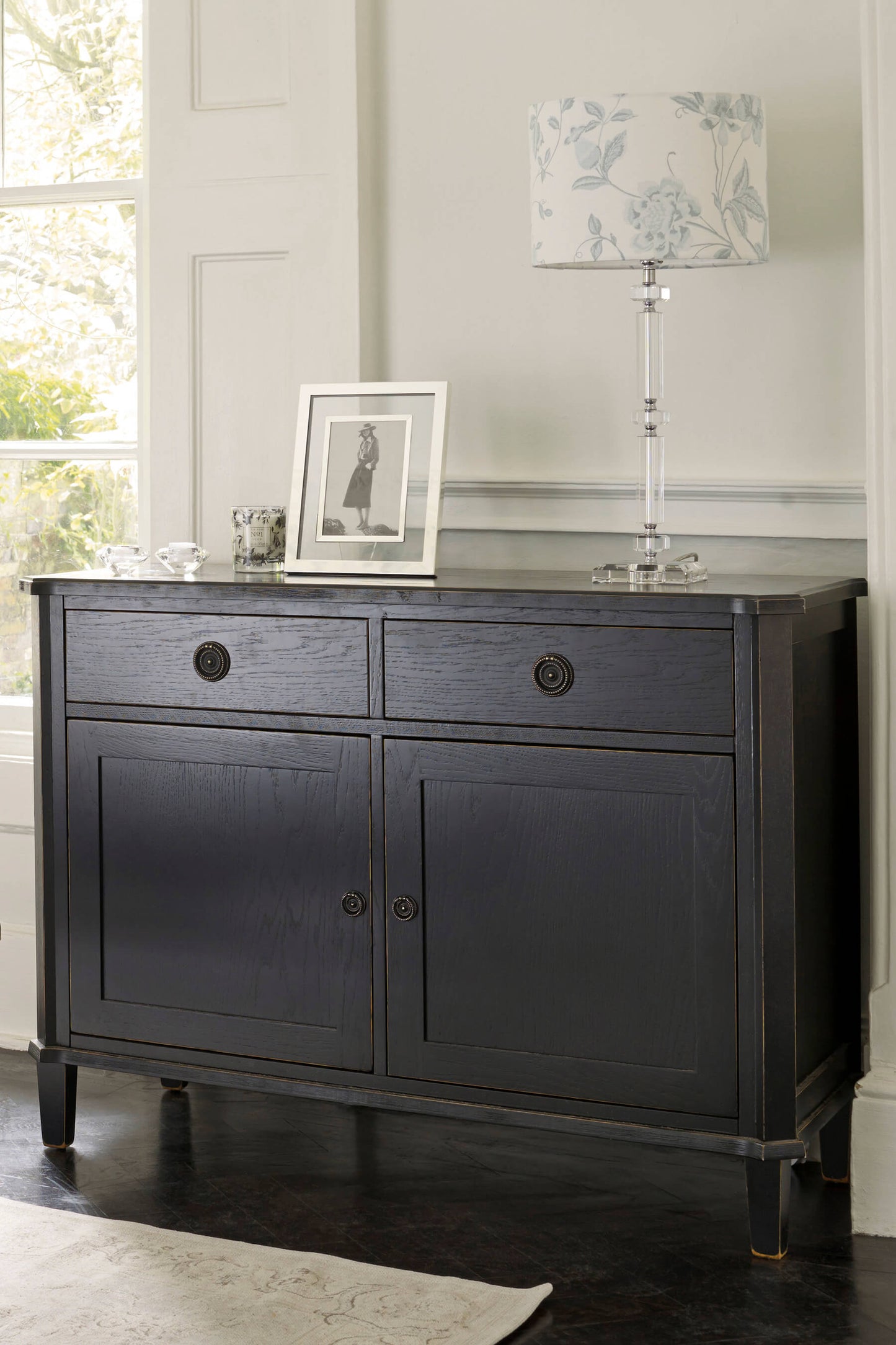 Henshaw 2-door chest of drawers with 2 drawers
