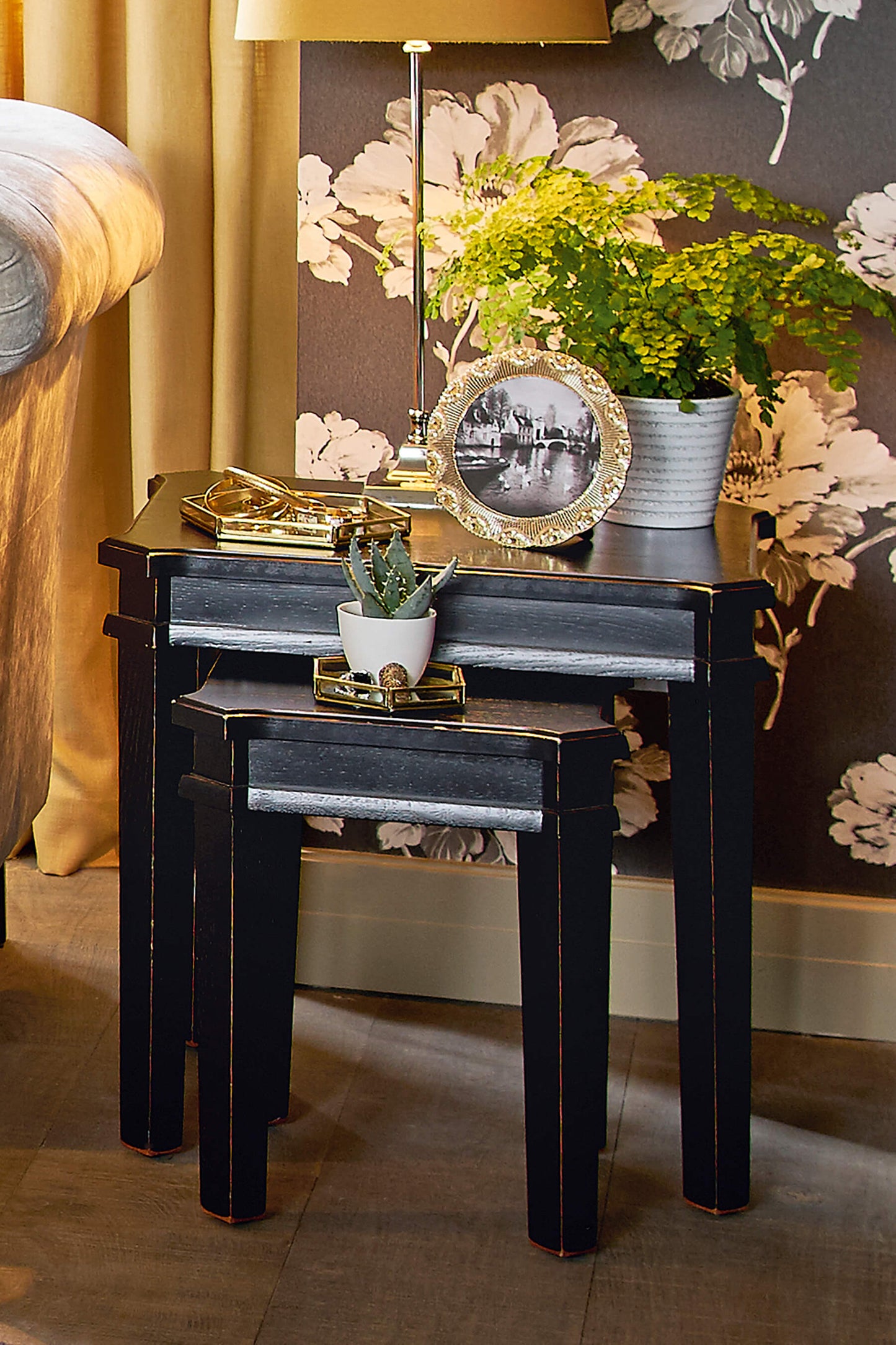 Henshaw 2 folding tables