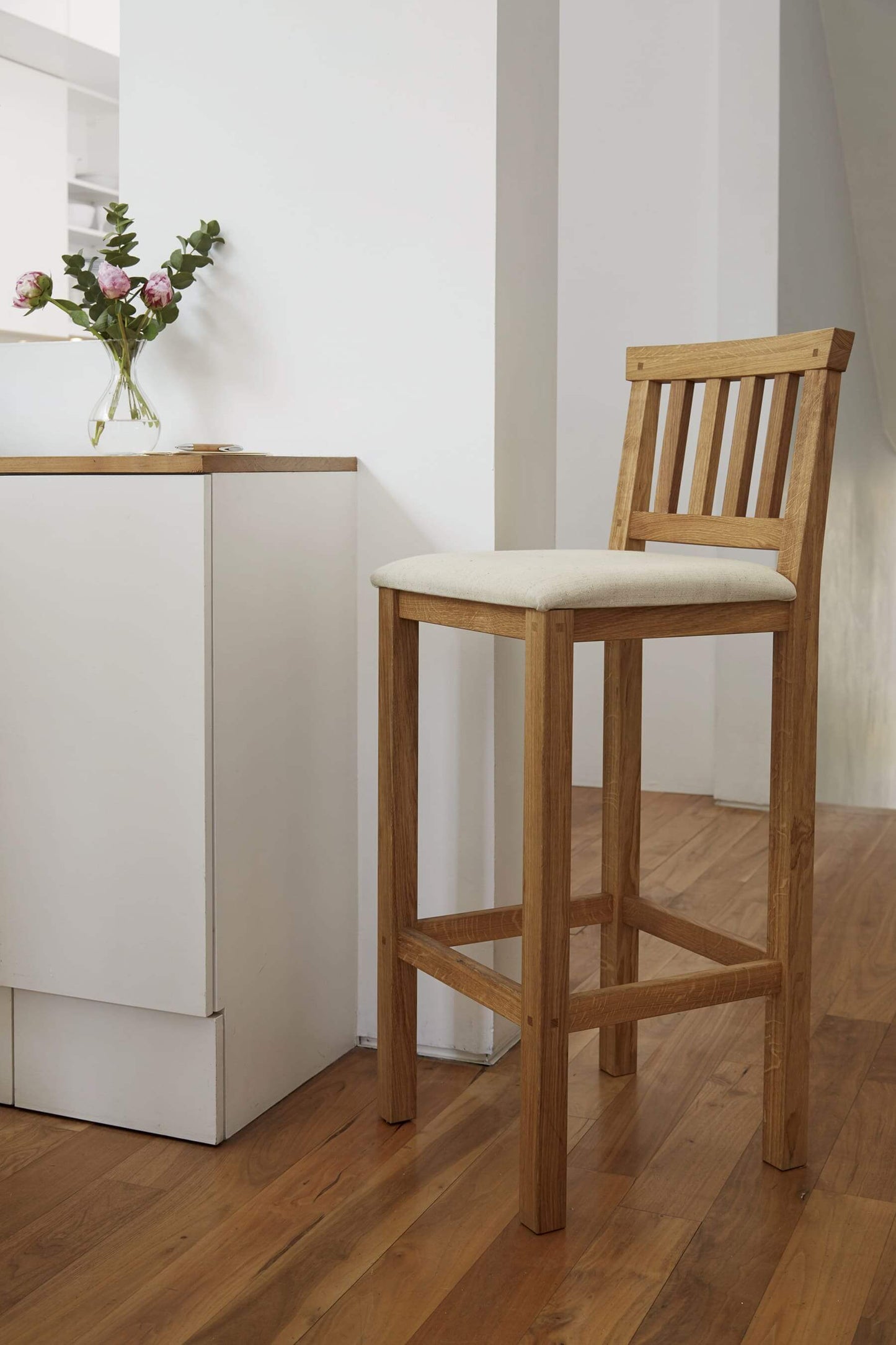 Milton bar stool