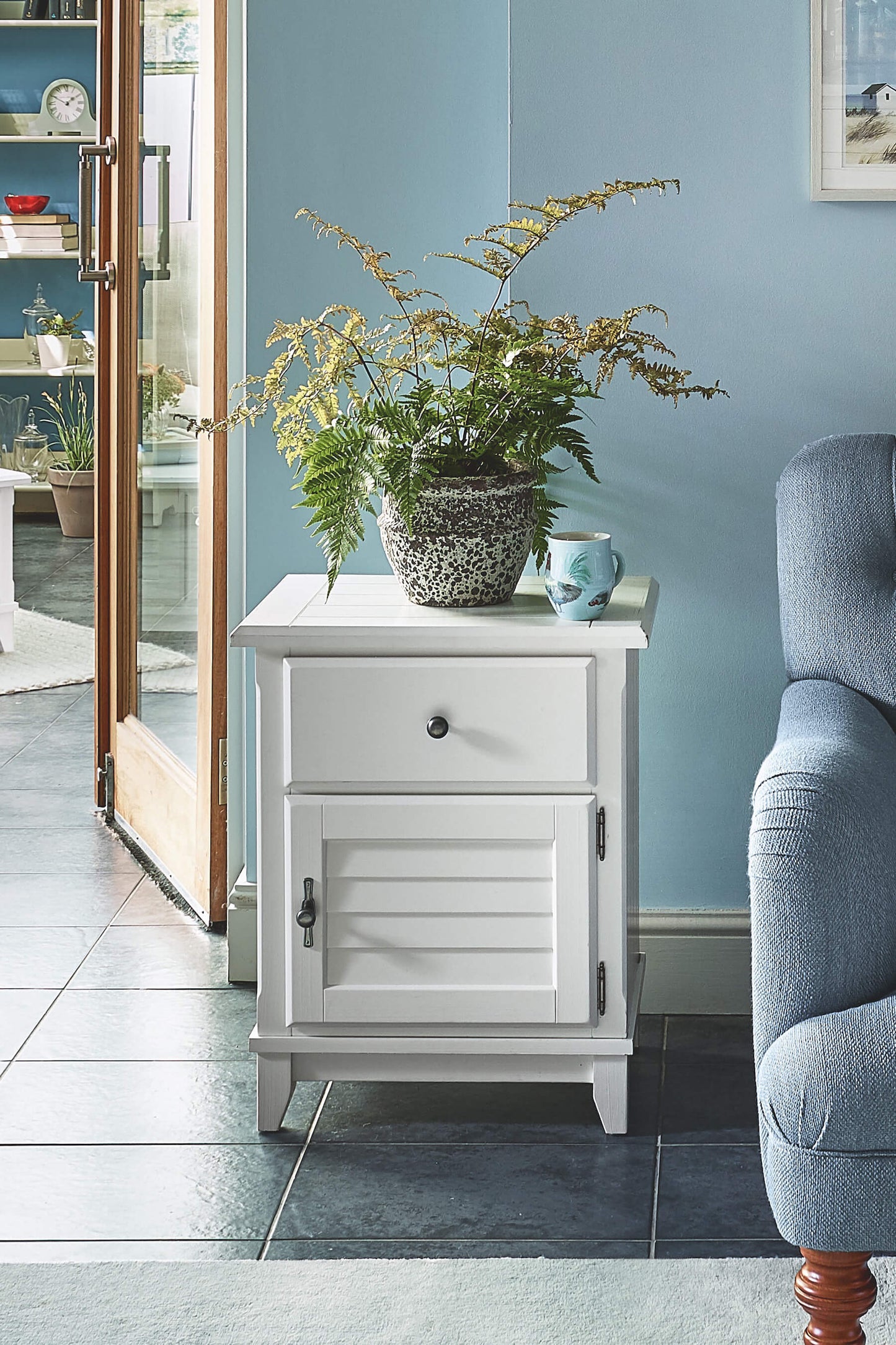 Devon bedside or sofa table with 1 blind-effect door and 1 drawer (handle left)