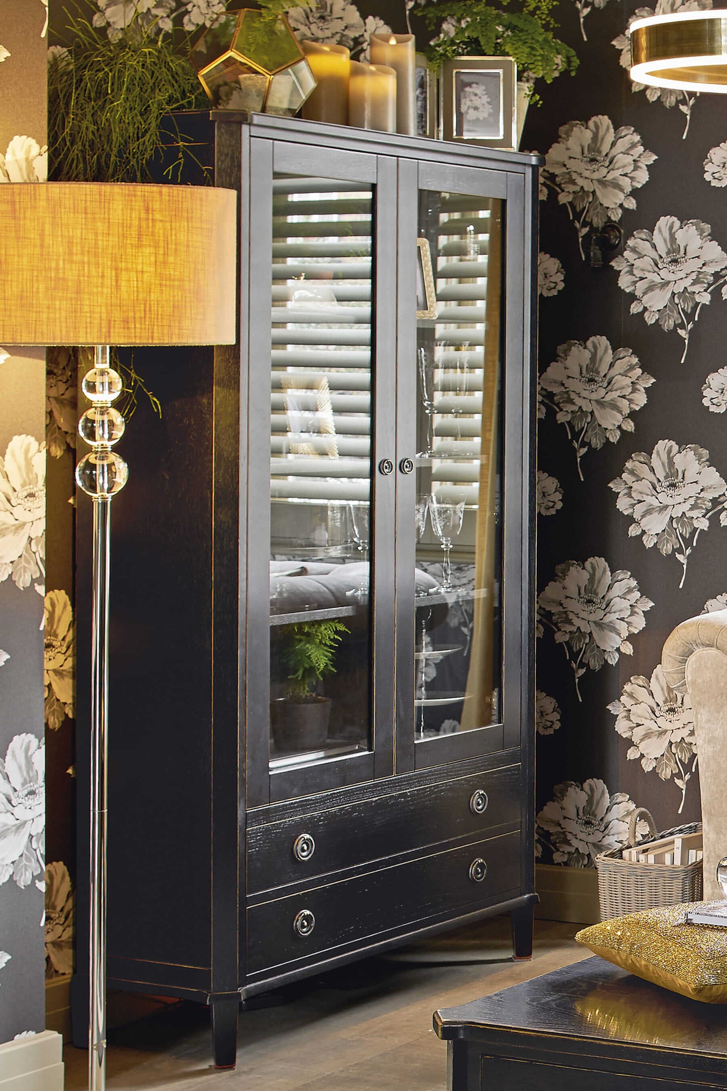 Henshaw 2-door display cabinet with 2 drawers
