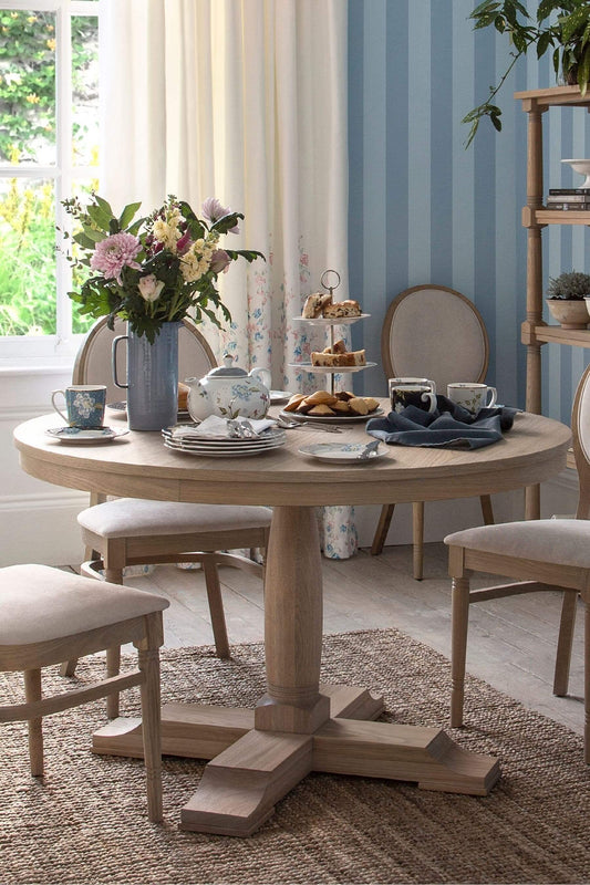 Wellington round dining table