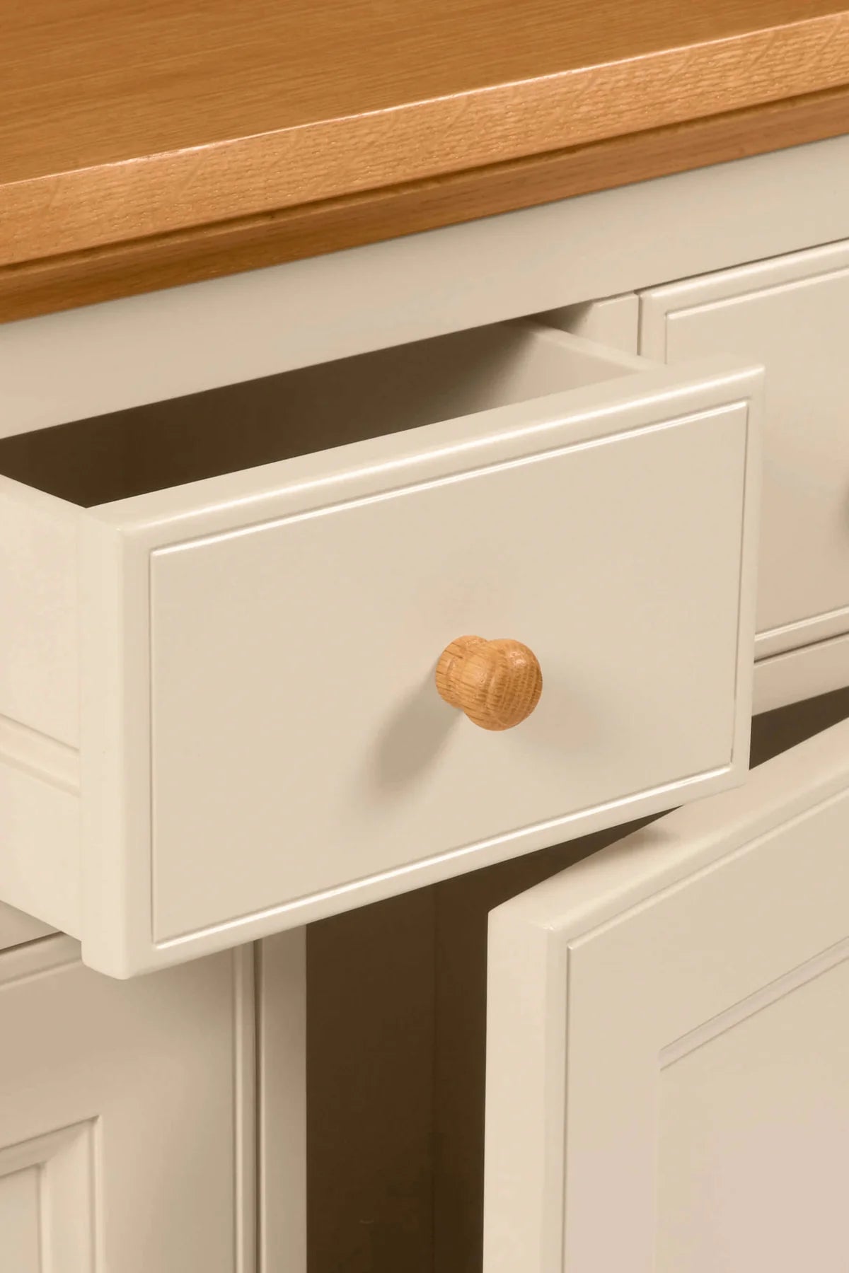 Oakham 2-door chest of drawers with 3 drawers