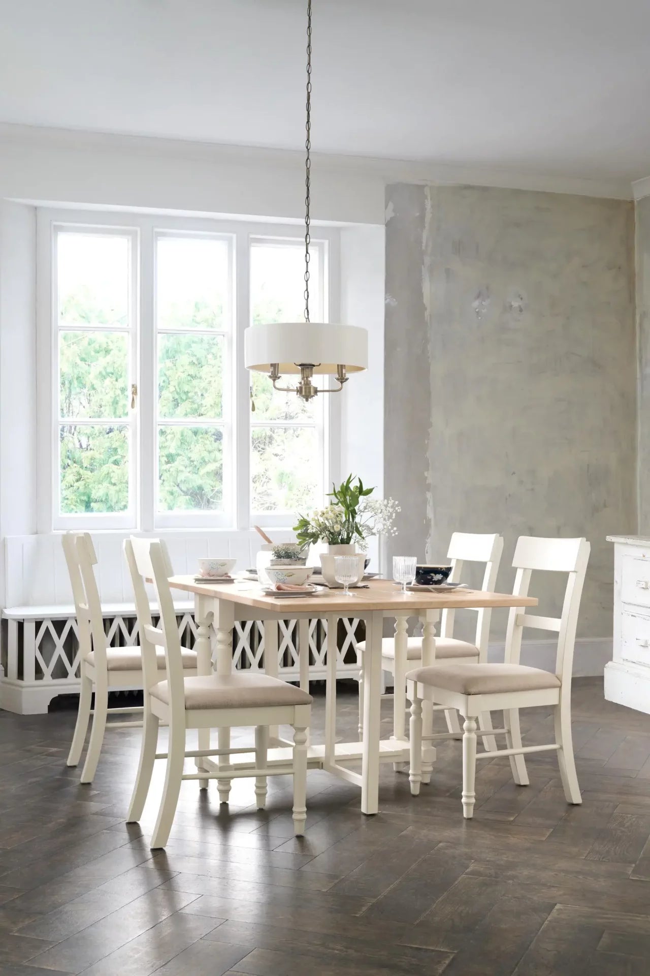 Dorset dining table with extensions on both sides