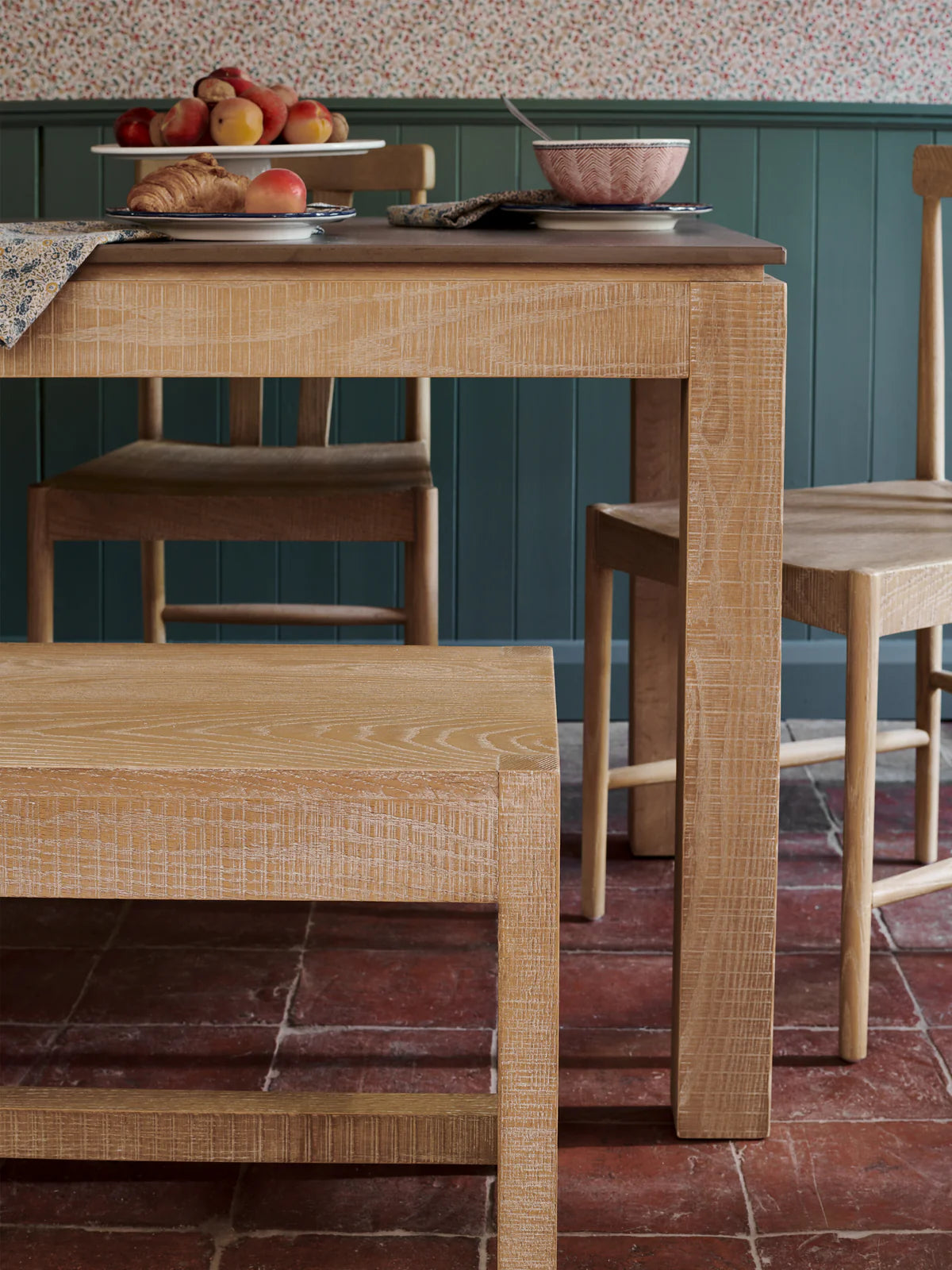 Braystone 6-8 Seater Fixed Dining Table