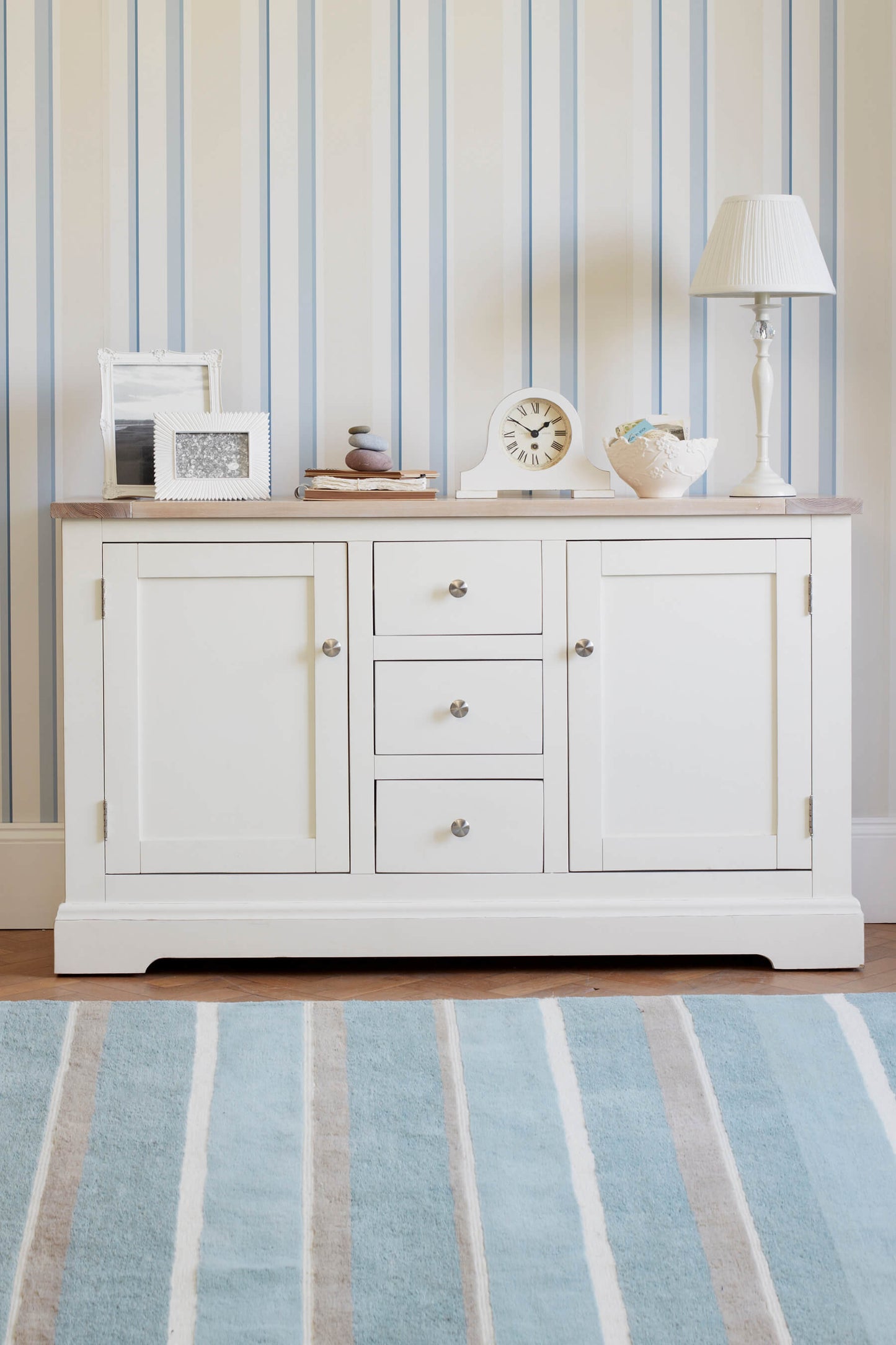 Dorset 2-door chest of drawers with 3 drawers